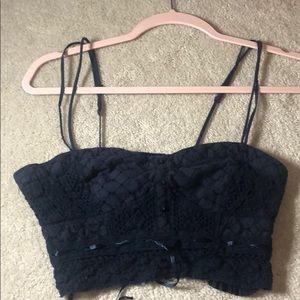 Cropped blue lace shirt